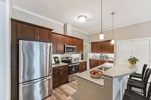 Highcroft Apartments — Photo 11