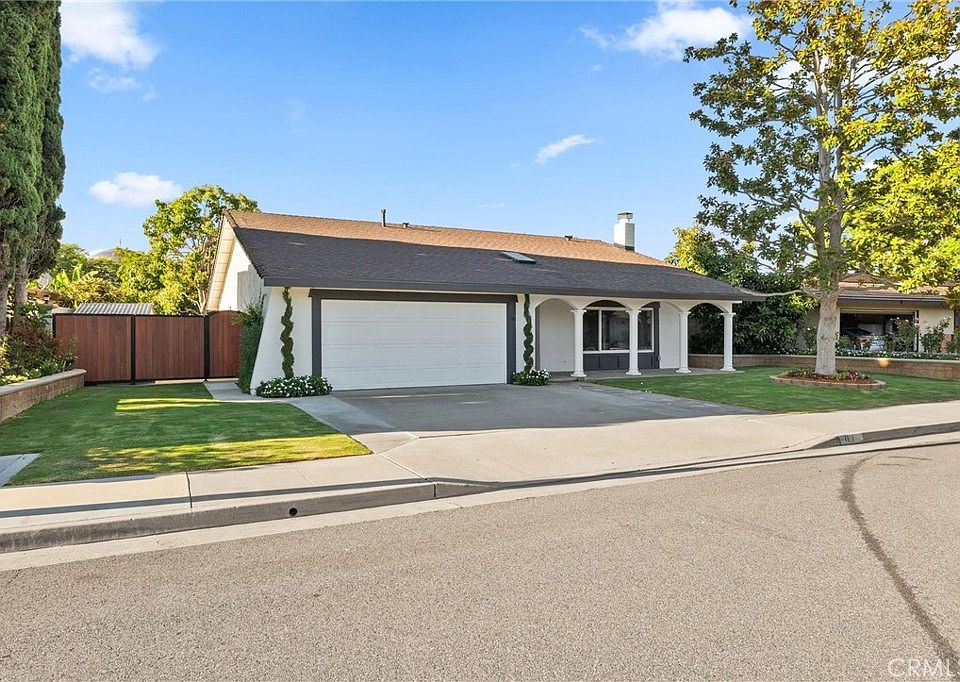 1st image of 1111 W La Entrada Cir