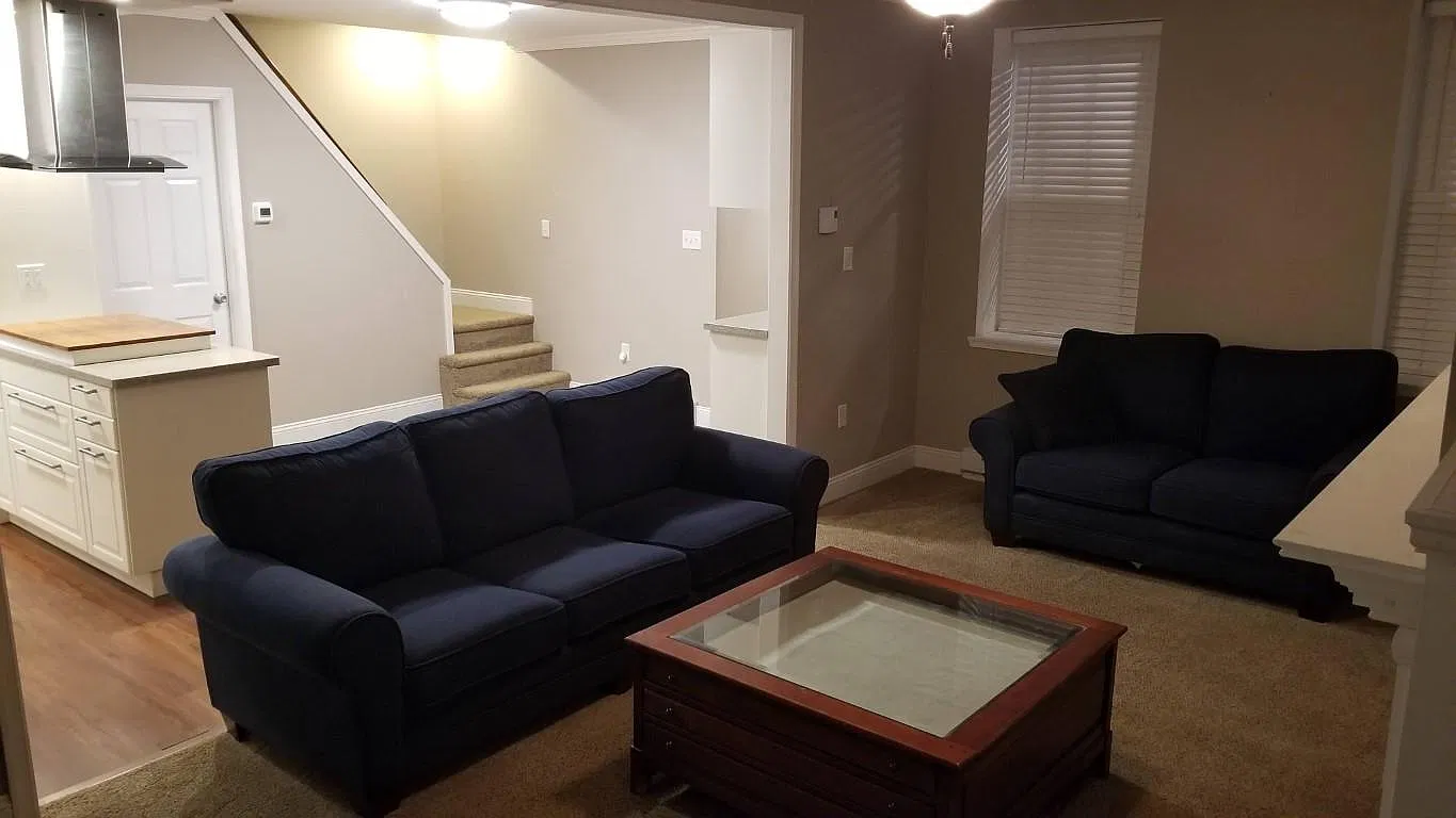 2 bed, 1386 sqft, $2,200 — Photo 2