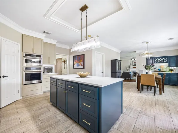 906 Venice St, Sugar Land, TX 77478