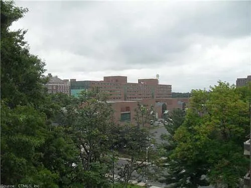 230 Farmington Ave — Photo 16