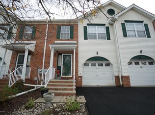 28 Heron Ct, Manalapan, NJ 07726