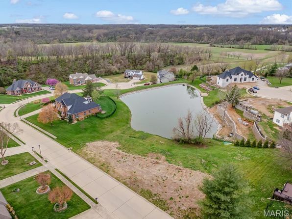 3 Justin Dr, Columbia, IL 62236
