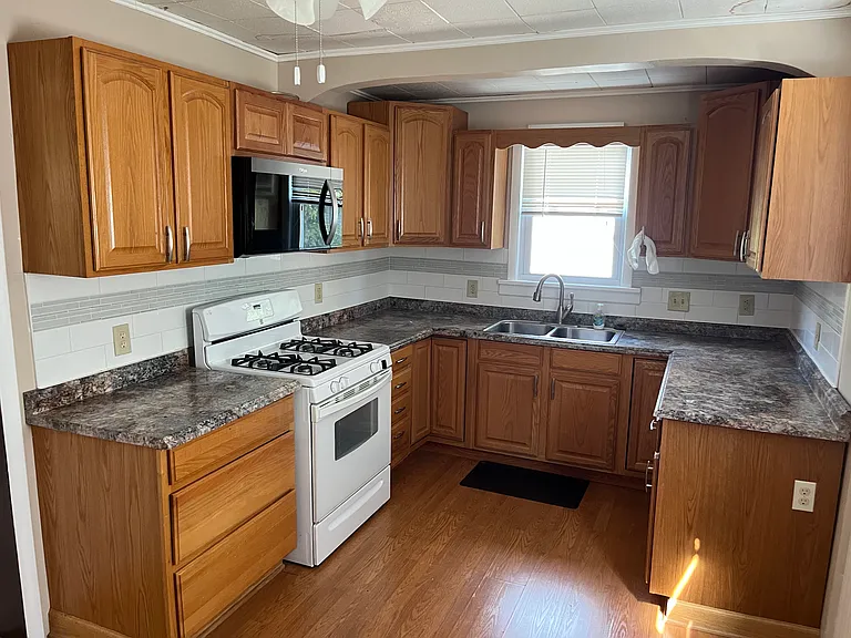 1343 Fry Ave — Photo 7