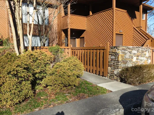 47 W Woodsong Ln, Brevard, NC 28712