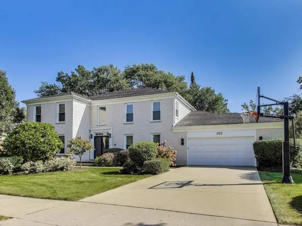 205 Oakmont Dr, Deerfield, IL 60015