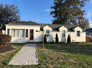 30 E Side Dr, Barrington, RI 02806