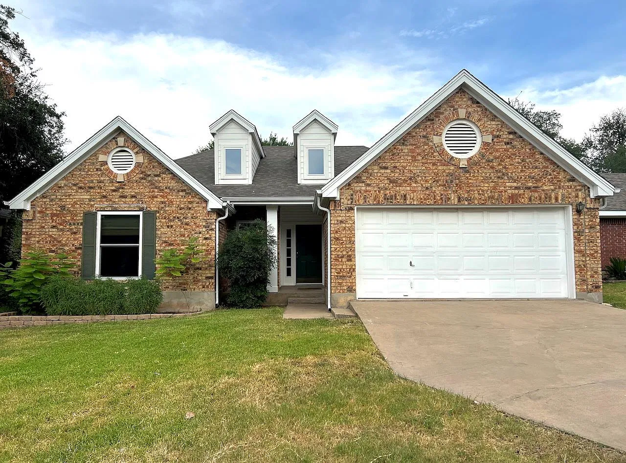 4 bed, 2.0 bath, 2006 sqft, $2,300 — Photo 1