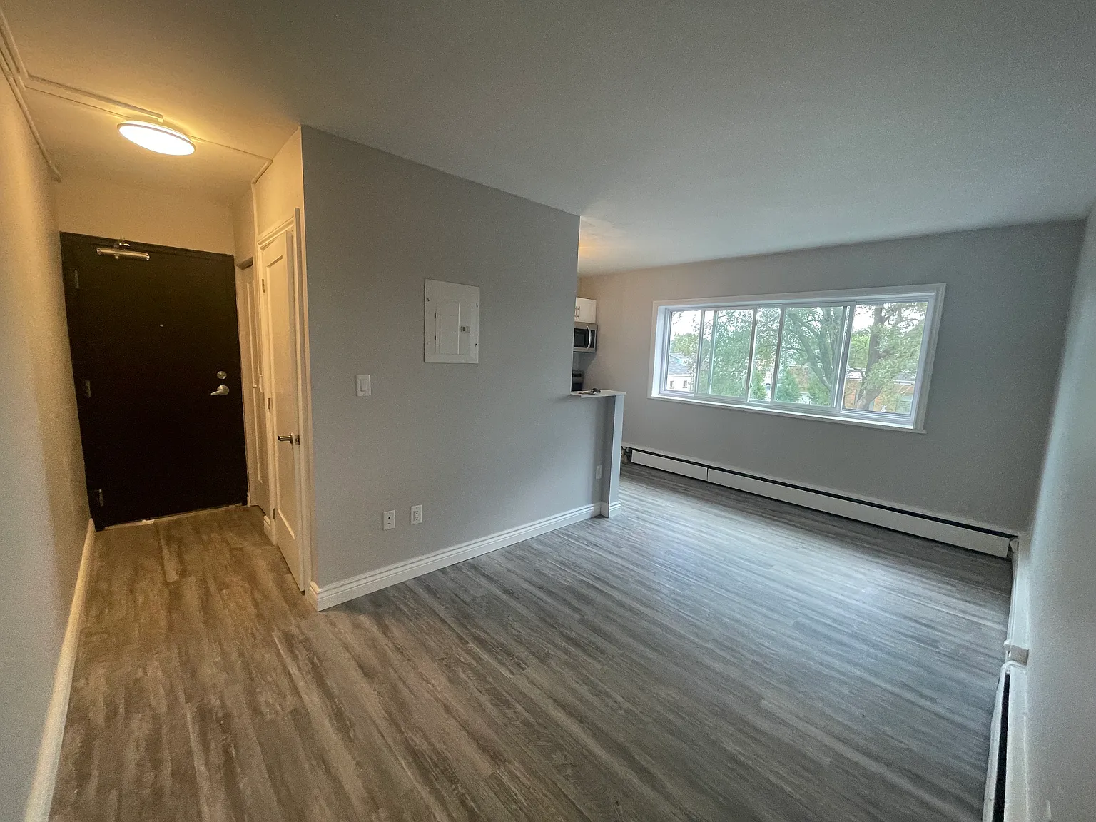 385 Melvin Ave — Photo 2