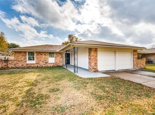 413 W Ferndale Ln, Grand Prairie, TX 75052