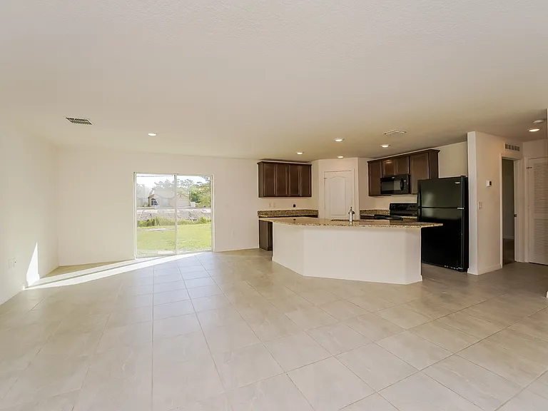 1167 Walden Blvd SE — Photo 2