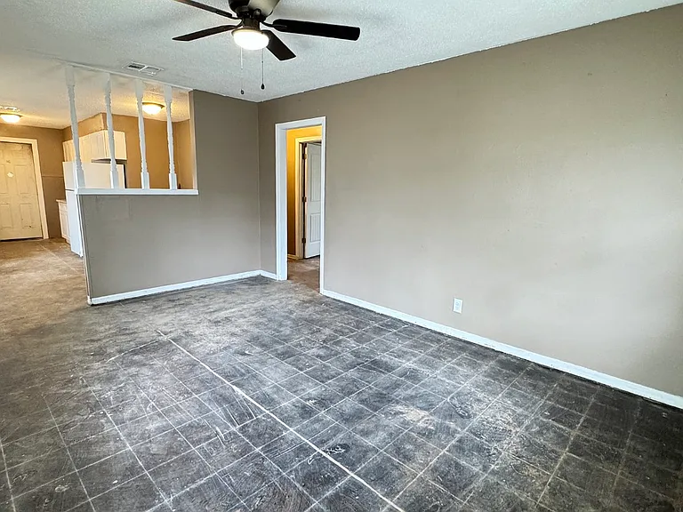 808 Kyle St — Photo 9