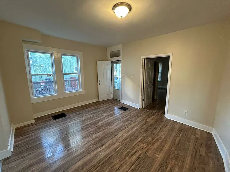 810 Carteret Ave #1 — Photo 3