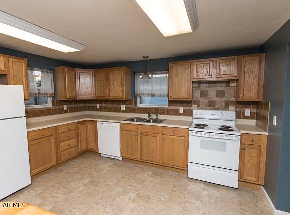 2nd image of 145 Lacey St