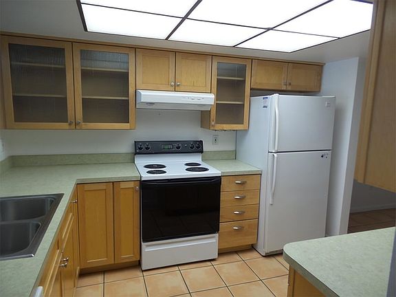 2nd image of 1529 NE Chardon St