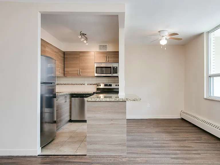 95 Redpath Ave — Photo 8