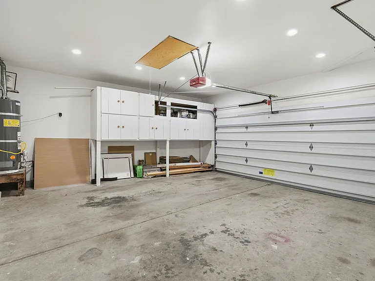 325 Goshen Ct — Photo 29