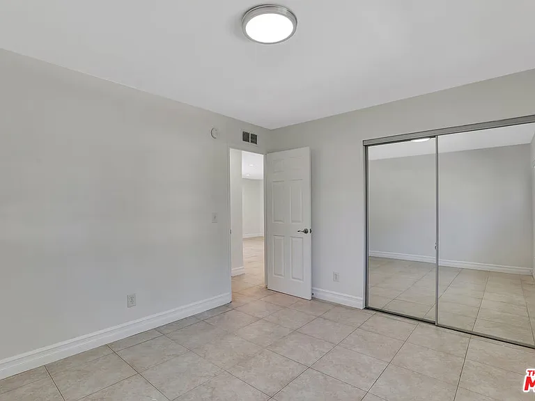 6421 Franrivers Ave — Photo 36