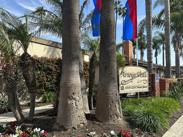 Arroyo Vista Apartments — Photo 3