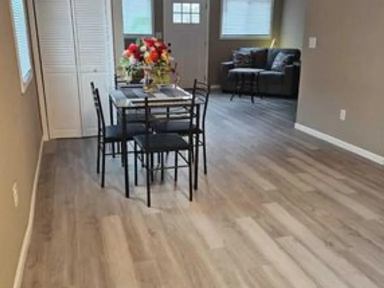 140 N Lindberg St — Photo 6