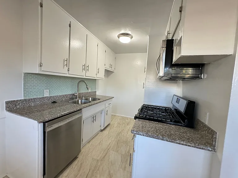 11330 Ohio Ave — Photo 10