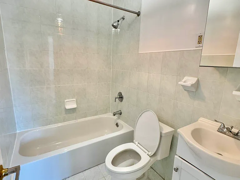 27 Monaco Pl #2 — Photo 17
