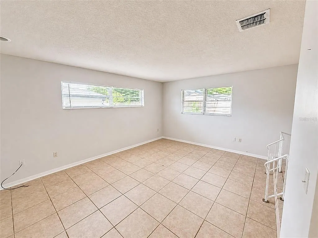 4 bed, 2.0 bath, 1849 sqft, $2,700 — Photo 4