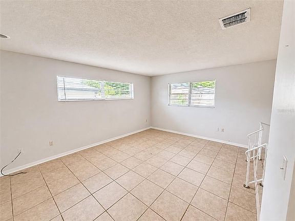 4th image of 621 Ashberry Ln