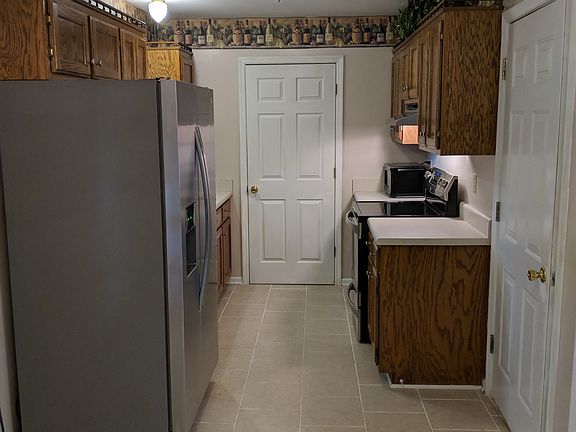 5th image of 100 Fairview Cir