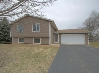 1029 Merrifield St, Shakopee, MN 55379