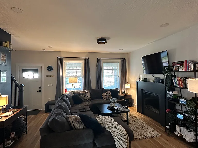 157 N Powell Ave — Photo 6