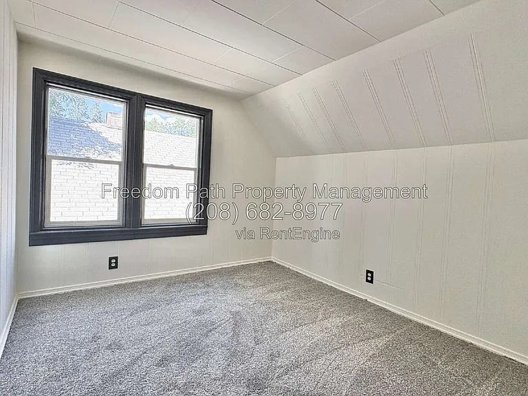 912 N C St — Photo 11