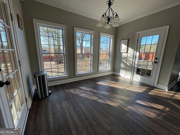 4th image of 323 Audrey Way