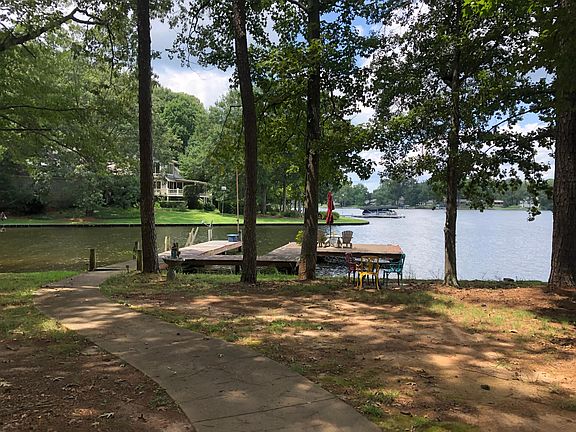 4th image of 151 Lakeview Dr