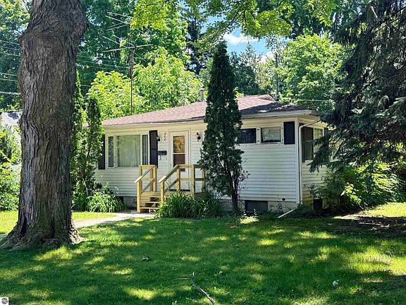 5th image of 524 N Kinney Ave