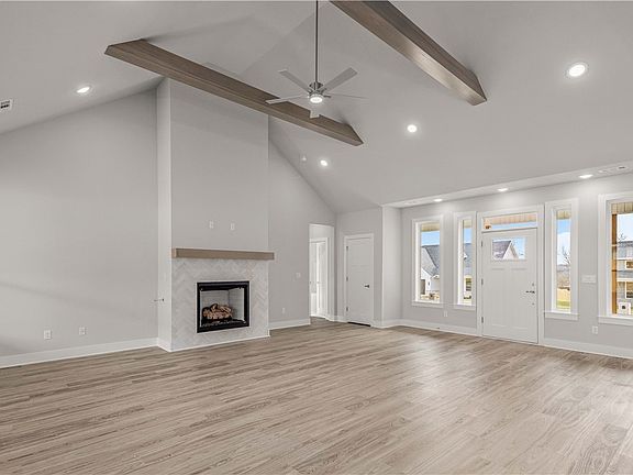 4th image of 806 Mueller Way