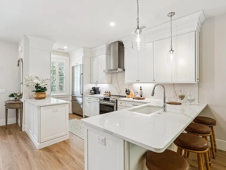 213 Halyard Dr — Photo 2
