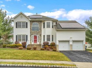 2103 Patriots Ct, New Windsor, NY 12553