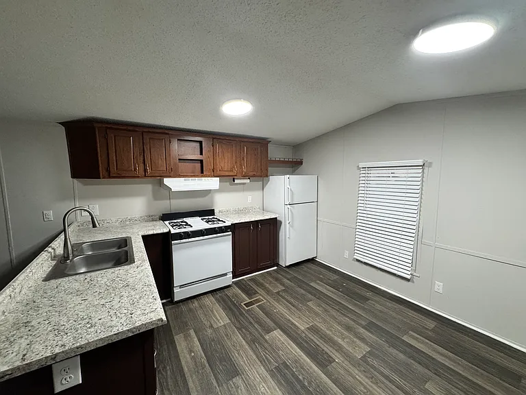 Lithia Manor (3666 Glenda St, Lithia Springs 30122) — Photo 9