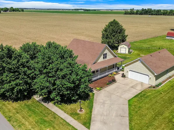 704 Condon Rd, Wanatah, IN 46390