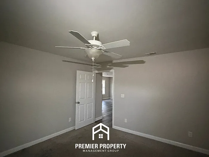 110 Castlebar Cir — Photo 7