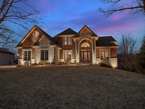 2nd image of 20153 Oakwood Dr