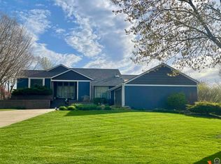 7510 SW Oxfordshire Rd, Topeka, KS 66614