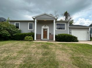 5627 1st Ave SW, Cedar Rapids, IA 52404