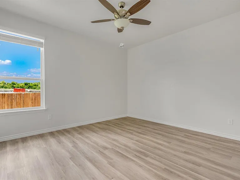 1118 Zora Dr #B — Photo 16