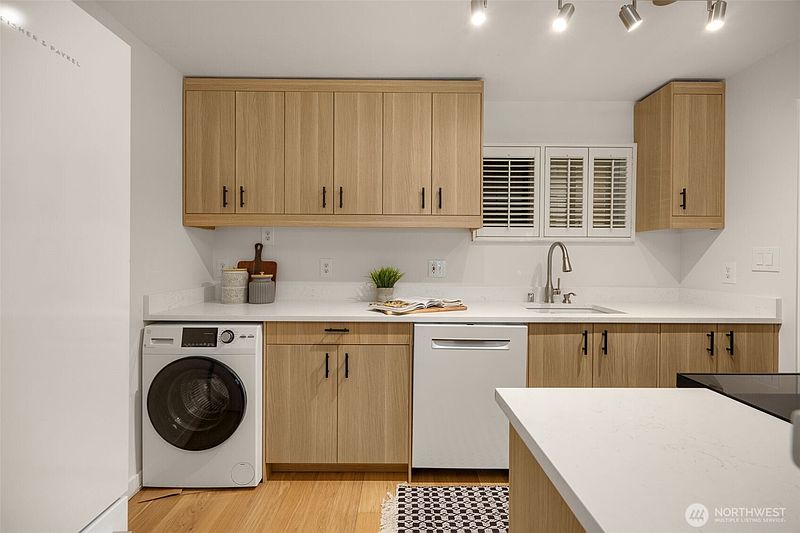 5th image of 632 13th Avenue E #12