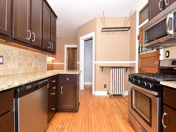 3rd image of 1206 W Waveland Ave #1