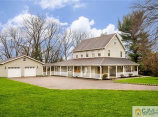 5 Dill Ct, East Brunswick, NJ 08816