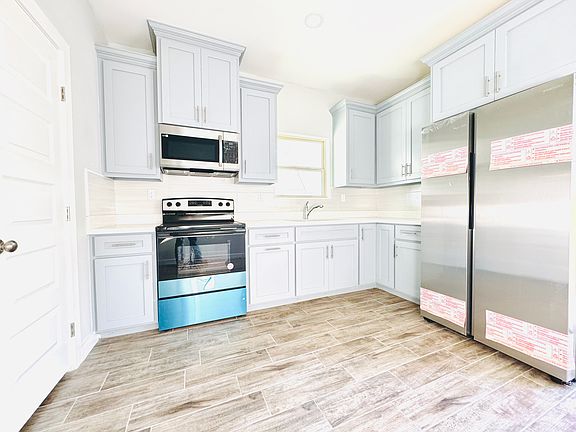 2nd image of 912 W Kohala Ave #4