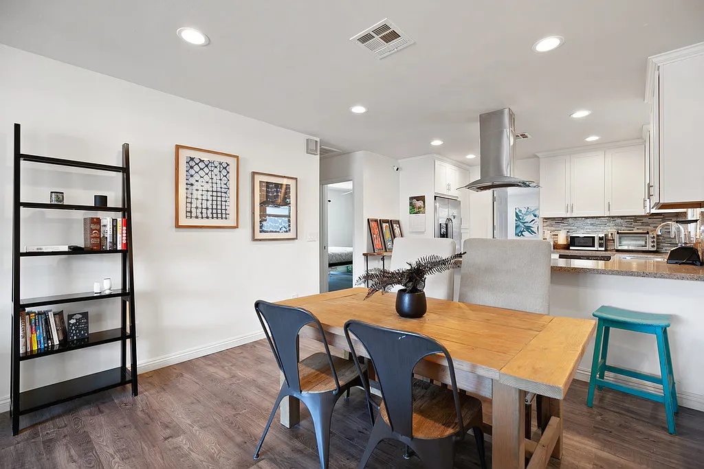 3 bed, 2.0 bath, $5,925 — Photo 4